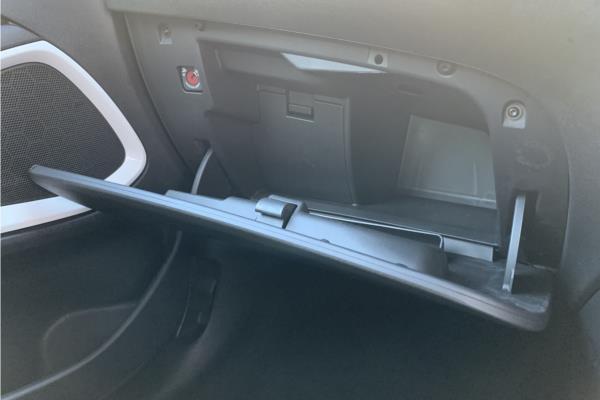 2020 Vauxhall Crossland X 1.2 Turbo Griffin SUV 5dr Petrol Auto Euro 6 (s/s) (130 ps) - Cloth, photo 26