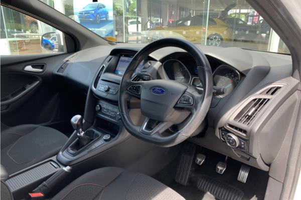 2018 Ford Focus 1.0T EcoBoost ST-Line Hatchback 5dr Petrol (s/s) (140 ps)-sequence-11
