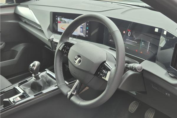 2025 Vauxhall Astra - Jet Black Greta, photo 12