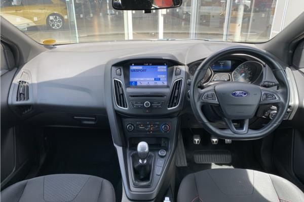 2018 Ford Focus 1.0T EcoBoost ST-Line Hatchback 5dr Petrol (s/s) (140 ps)-sequence-9
