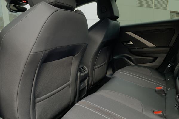 2024 VAUXHALL ASTRA - Jet Black Greta, photo 44