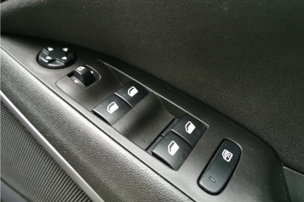 2021 Vauxhall Crossland 1.2 SE SUV 5dr Petrol Manual Euro 6 (s/s) (83 ps) - Cloth, photo 22
