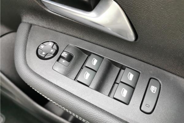 2022 Vauxhall Mokka 1.2 Turbo Ultimate Nav SUV 5dr Petrol Auto Euro 6 (s/s) (130 ps) - Leather, photo 20