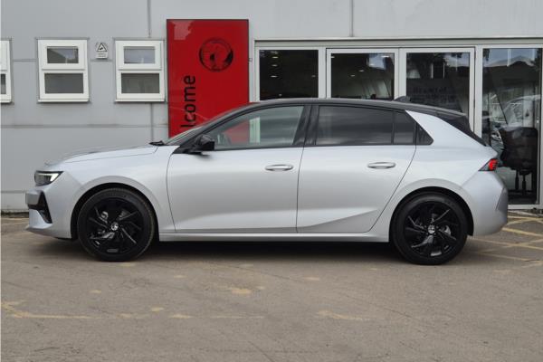 2025 Vauxhall Astra - Jet Black Greta, photo 5