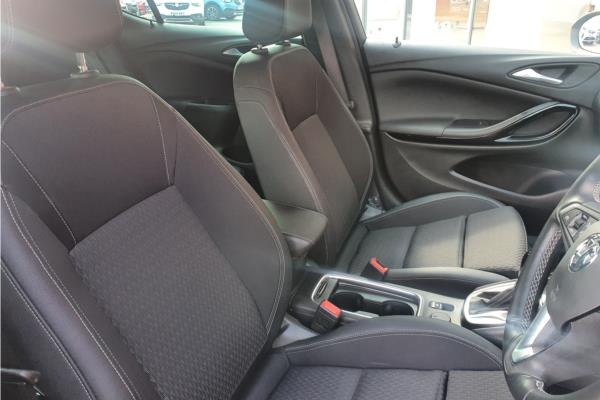 2019 Vauxhall Astra 1.4i Turbo Griffin Hatchback 5dr Petrol Auto (s/s) (150 ps) - Cloth Sienna/Jet Blk, photo 34