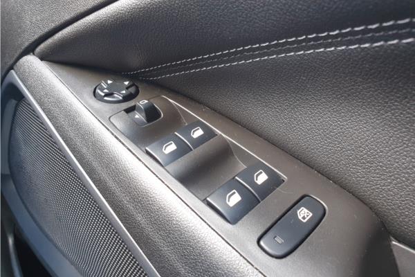 2021 Vauxhall Crossland 1.2 Turbo Elite Nav SUV 5dr Petrol Auto Euro 6 (s/s) (130 ps) - Cloth, photo 22