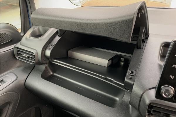 2021 Vauxhall Combo Life 1.2 Turbo SE MPV 5dr Petrol Auto Euro 6 (s/s) (7 Seat) (130 ps) - Cloth, photo 26