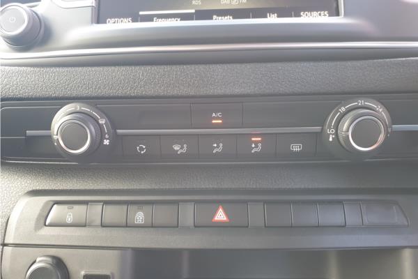 2024 Vauxhall Vivaro-e Life 50kWh Combi MPV 5dr Electric Auto LWB (9 Seat, 11kW Charger) (136 ps) - Curitiba Triton, photo 16