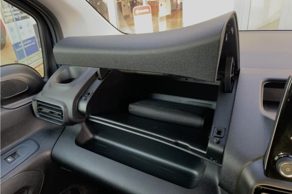 2020 Vauxhall Combo Life 1.2 Turbo Elite MPV 5dr Petrol Auto Euro 6 (s/s) (7 Seat) (130 ps) - Cloth, photo 26