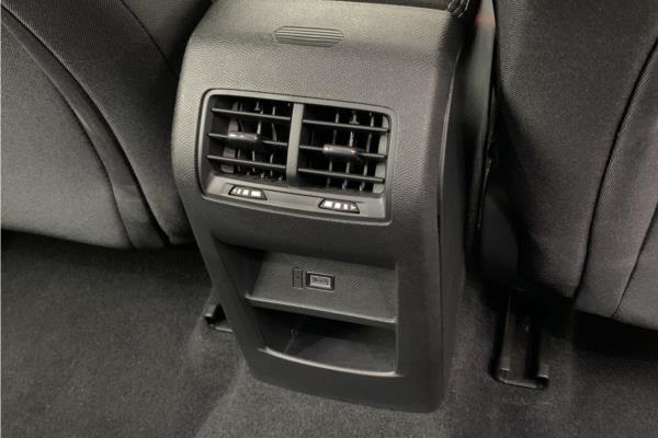 2024 Vauxhall Astra Electric 54kWh Design Hatchback 5dr Electric Auto (156 ps) - Jet Blck Modene, photo 39