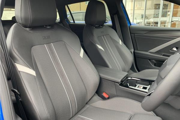 2024 Vauxhall Astra 1.2 Turbo Ultimate Sports Tourer 5dr Petrol Auto Euro 6 (s/s) (130 ps) - Alcantara Seat, photo 33