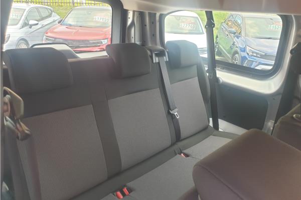 2024 Vauxhall Vivaro-e Life 50kWh Combi MPV 5dr Electric Auto LWB (9 Seat, 11kW Charger) (136 ps) - Curitiba Triton, photo 44