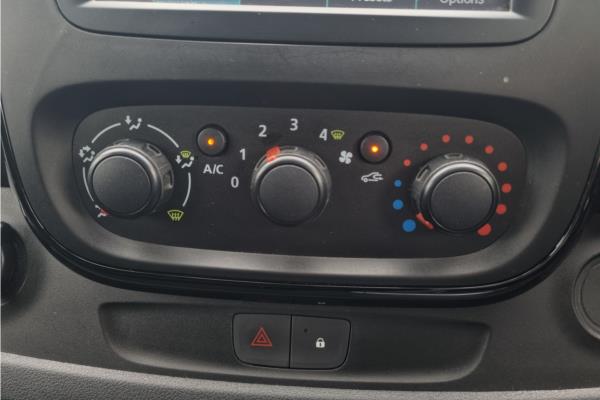2018 VAUXHALL VIVARO - Cloth, photo 16