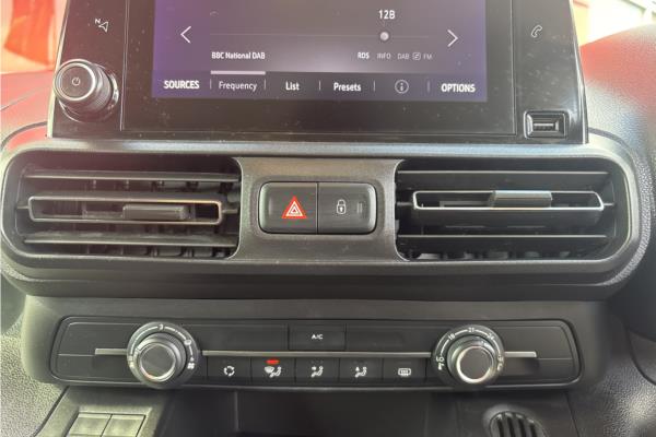 2021 Vauxhall Combo Life 1.5 Turbo D SE XL MPV 5dr Diesel Manual Euro 6 (s/s) (7 Seat) (100 ps) - Cloth, photo 16