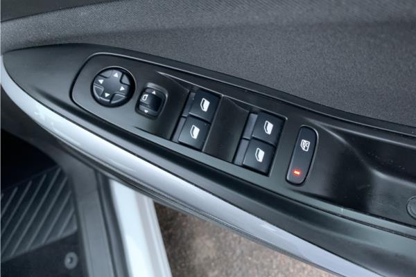 2019 Vauxhall Grandland X 1.2 Turbo GPF SE SUV 5dr Petrol Manual Euro 6 (s/s) (130 ps) - Cloth, photo 22