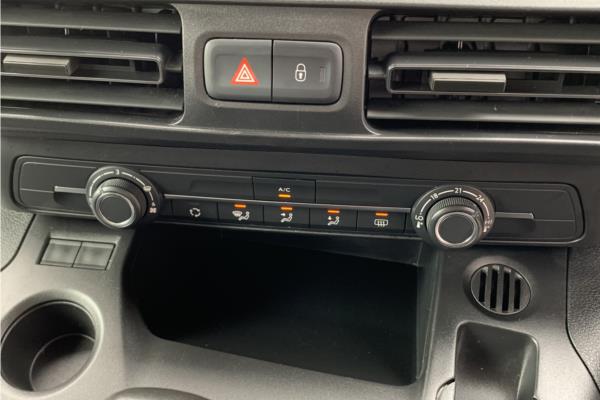 2020 Vauxhall Combo Life 1.2 Turbo GPF Energy MPV 5dr Petrol Manual Euro 6 (s/s) (7 Seat) (110 ps) - Cloth, photo 15