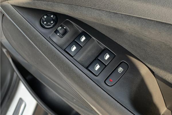 2021 Vauxhall Crossland 1.2 Turbo Ultimate Nav SUV 5dr Petrol Auto Euro 6 (s/s) (130 ps) - Cloth/Alcantara, photo 22