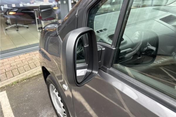 2021 Vauxhall Combo 1.5 Turbo D 2300 Edition Panel Van 4dr Diesel Auto L2 H1 Euro 6 (s/s) (130 ps) - Cloth, photo 40