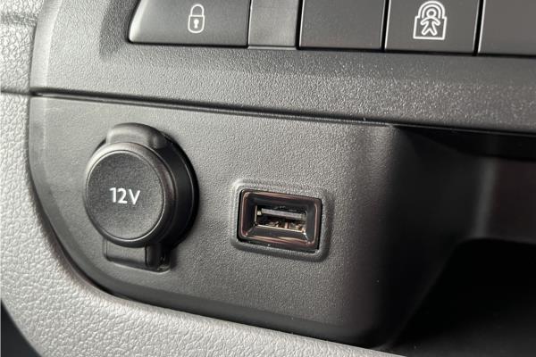 2022 Vauxhall Vivaro 2.0 Turbo D 3100 Elite Crew Van 5dr Diesel Manual Euro 6 (s/s) (145 ps) - Cloth, photo 38