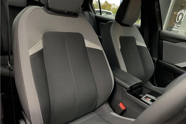 2024 Vauxhall Astra Electric 54kWh Design Hatchback 5dr Electric Auto (156 ps) - Jet Blck Modene, photo 34