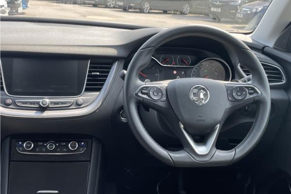 2020 Vauxhall Grandland X 1.6 13.2kWh Ultimate Nav SUV 5dr Petrol Plug-in Hybrid Auto 4WD Euro 6 (s/s) Hybrid4 (300 ps) - Berson Black, photo 11