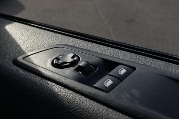 2021 Vauxhall Vivaro-e Life 50kWh Combi MPV 5dr Electric Auto LWB (9 Seat, 7.4kW Charger) (136 ps) - Cloth, photo 22