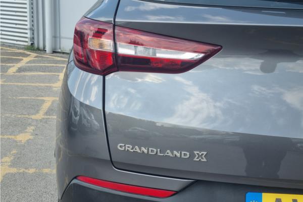 2018 VAUXHALL GRANDLAND X 1.2 Turbo SE 5dr-sequence-25