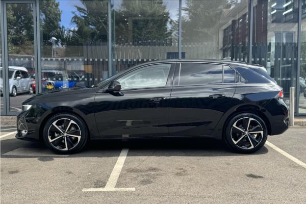 Vauxhall Astra* 5Dr 54kWh 11kWCh Ultimate AU - Jet Blk+alcantr, photo 4