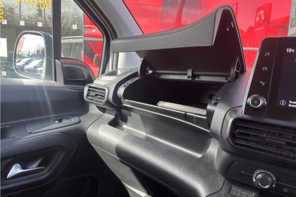 2021 Vauxhall Combo Life 1.5 Turbo D SE XL MPV 5dr Diesel Manual Euro 6 (s/s) (7 Seat) (100 ps) - Cloth, photo 26
