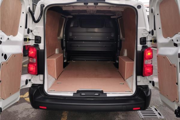 2020 VAUXHALL VIVARO - Curtiba Tritone, photo 13