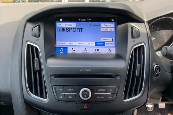 2018 Ford Focus 1.0T EcoBoost ST-Line Hatchback 5dr Petrol (s/s) (140 ps)-sequence-16