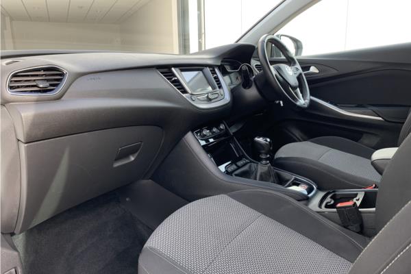 2019 Vauxhall Grandland X 1.2 Turbo GPF SE SUV 5dr Petrol Manual Euro 6 (s/s) (130 ps) - Cloth, photo 15