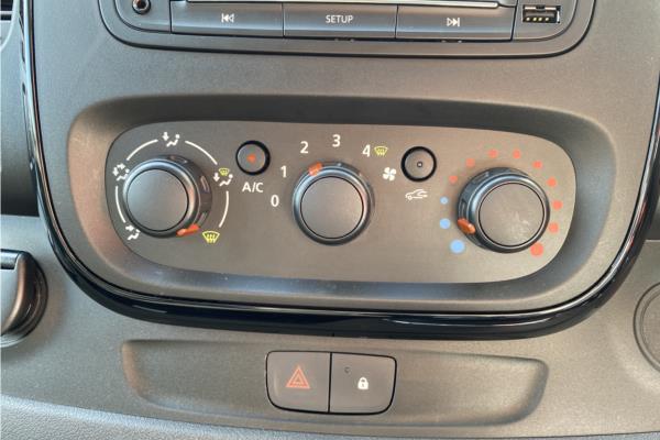 2016 VAUXHALL VIVARO - Cloth, photo 16