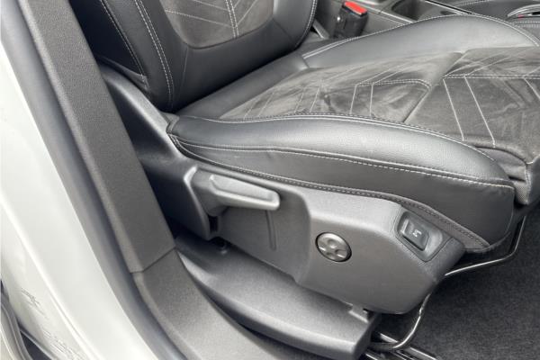 2023 Vauxhall Grandland 1.2 Turbo Ultimate SUV 5dr Petrol Auto Euro 6 (s/s) (130 ps) - Berson Black, photo 29