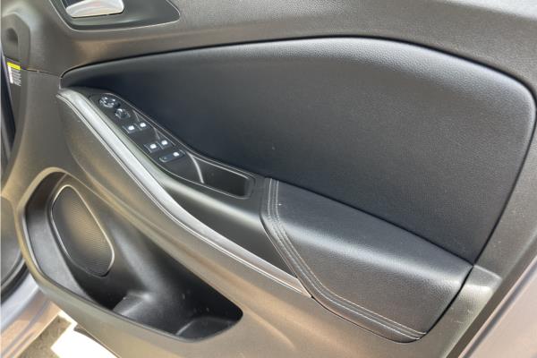 2020 Vauxhall Grandland X 1.2 Turbo SRi Nav SUV 5dr Petrol Auto Euro 6 (s/s) (130 ps) - Cloth, photo 32