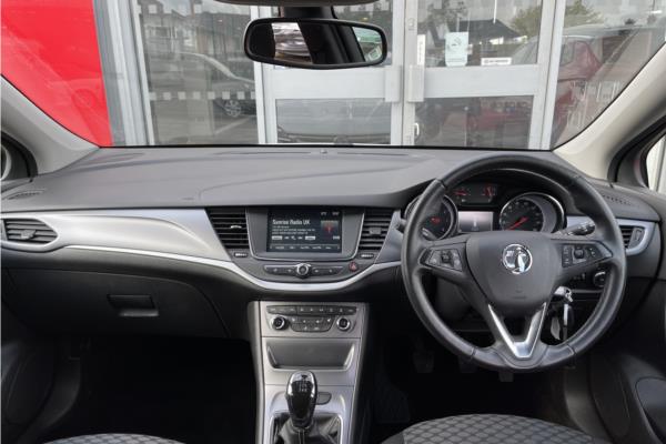 2018 VAUXHALL ASTRA 1.4T 16V 150 SE 5dr-sequence-9