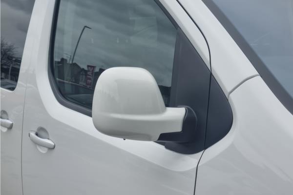 2021 Vauxhall Vivaro-e Life 50kWh Elite L MPV 5dr Electric Auto LWB (8 Seat) (7.4kW Charger) (136 ps) - Leather, photo 43