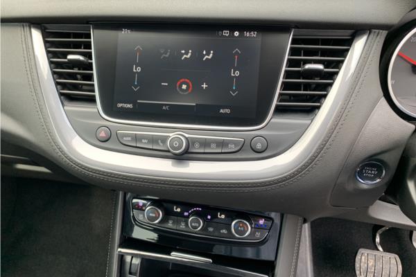 2020 Vauxhall Grandland X 1.6 13.2kWh Business Edition Nav Premium SUV 5dr Petrol Plug-in Hybrid Auto 4WD Euro 6 (s/s) Hybrid4 (300 ps) - Cloth/Leather, photo 16
