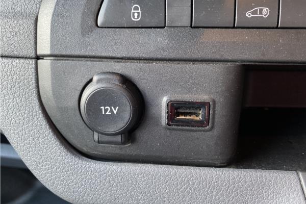 2019 VAUXHALL VIVARO - Cloth, photo 19