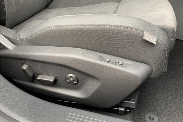 2022 Vauxhall Astra 1.2 Turbo Ultimate Hatchback 5dr Petrol Manual Euro 6 (s/s) (130 ps) - Alcantara, photo 29