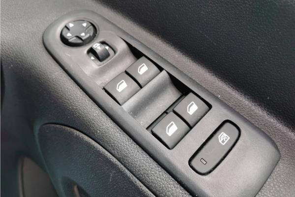 2021 Vauxhall Combo Life 1.5 Turbo D SE MPV 5dr Diesel Manual Euro 6 (s/s) (7 Seat) (100 ps) - Cloth, photo 22