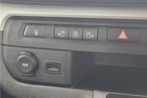 2021 Vauxhall Vivaro-e Life 50kWh Elite L MPV 5dr Electric Auto LWB (8 Seat) (7.4kW Charger) (136 ps) - Leather, photo 23