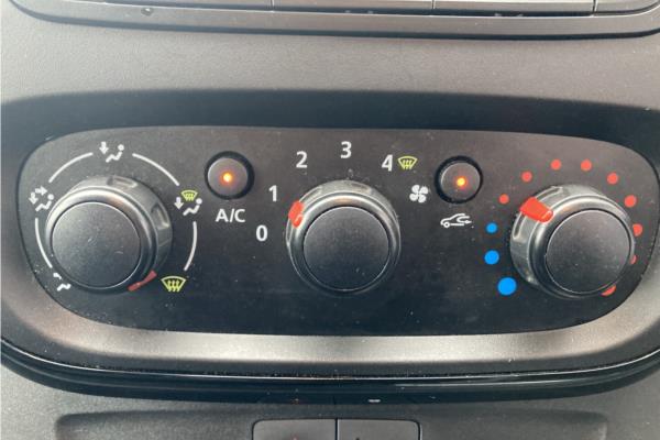 2018 VAUXHALL VIVARO - Cloth, photo 16