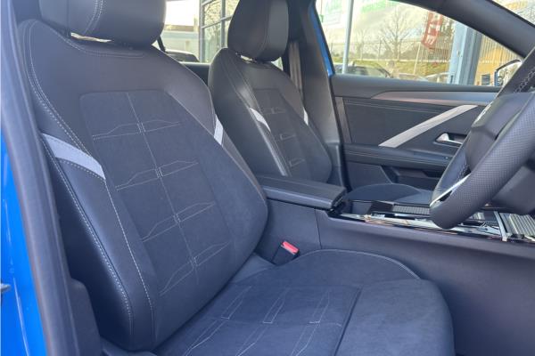 Vauxhall Astra* 5Dr 54kWh 11kWCh Ultimate AU - Jet Blk+alcantr, photo 33