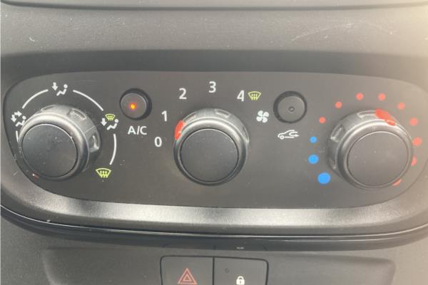 2018 VAUXHALL VIVARO - Cloth, photo 15