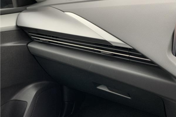 2024 Vauxhall Astra Electric 54kWh Design Hatchback 5dr Electric Auto (156 ps) - Jet Blck Modene, photo 26