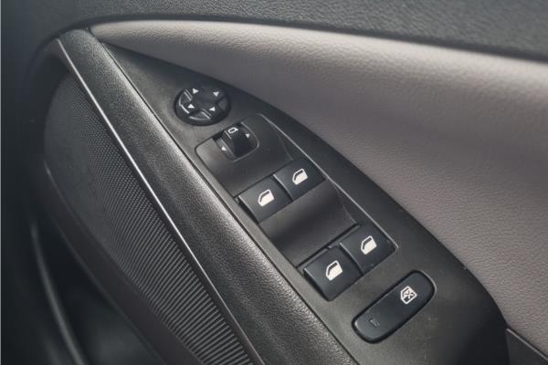 2019 Vauxhall Crossland X 1.2 Turbo Elite Nav SUV 5dr Petrol Auto Euro 6 (s/s) (130 ps) - Cloth, photo 21
