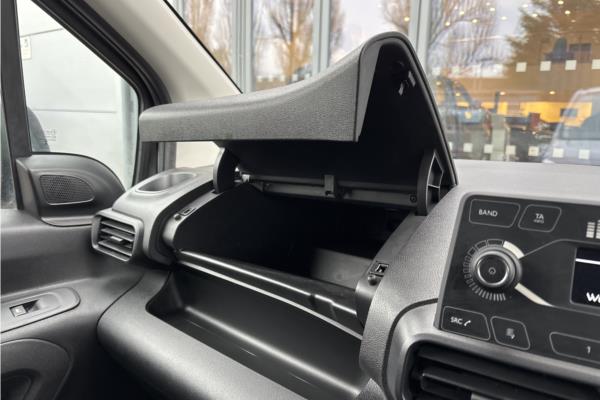 2021 Vauxhall Combo 1.5 Turbo D 2300 Edition Panel Van 4dr Diesel Auto L2 H1 Euro 6 (s/s) (130 ps) - Cloth, photo 25
