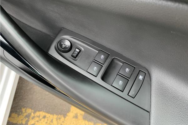 2019 Vauxhall Astra 1.4i Turbo Ultimate Hatchback 5dr Petrol Auto Euro 6 (s/s) (150 ps) - Leather, photo 26