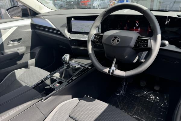 Vauxhall Astra* 5Dr 54kWh 11kWCh Ultimate AU - Jet Blk+alcantr, photo 11